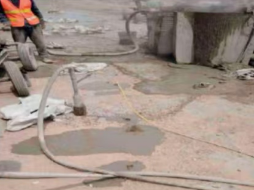 新华水泥混凝土路面板底注浆技术 路面脱空注浆整治方案